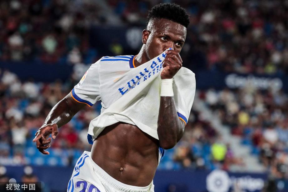 此前对阵拜仁时扭伤左膝，努诺-门德斯本周四恢复了训练（此前战拜仁左膝扭伤，努诺-门德斯已于周四复训）