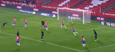 连输埃因霍温、本菲卡，那不勒斯队史首次遭遇欧冠客场连败（欧冠客场先后负于埃因霍温、本菲卡 那不勒斯队史首度遭遇连败）