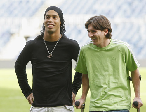 多方消息：萨利巴没有被拍到随队前往维拉公园球场（多家消息源：未见萨利巴随队赴维拉公园球场）