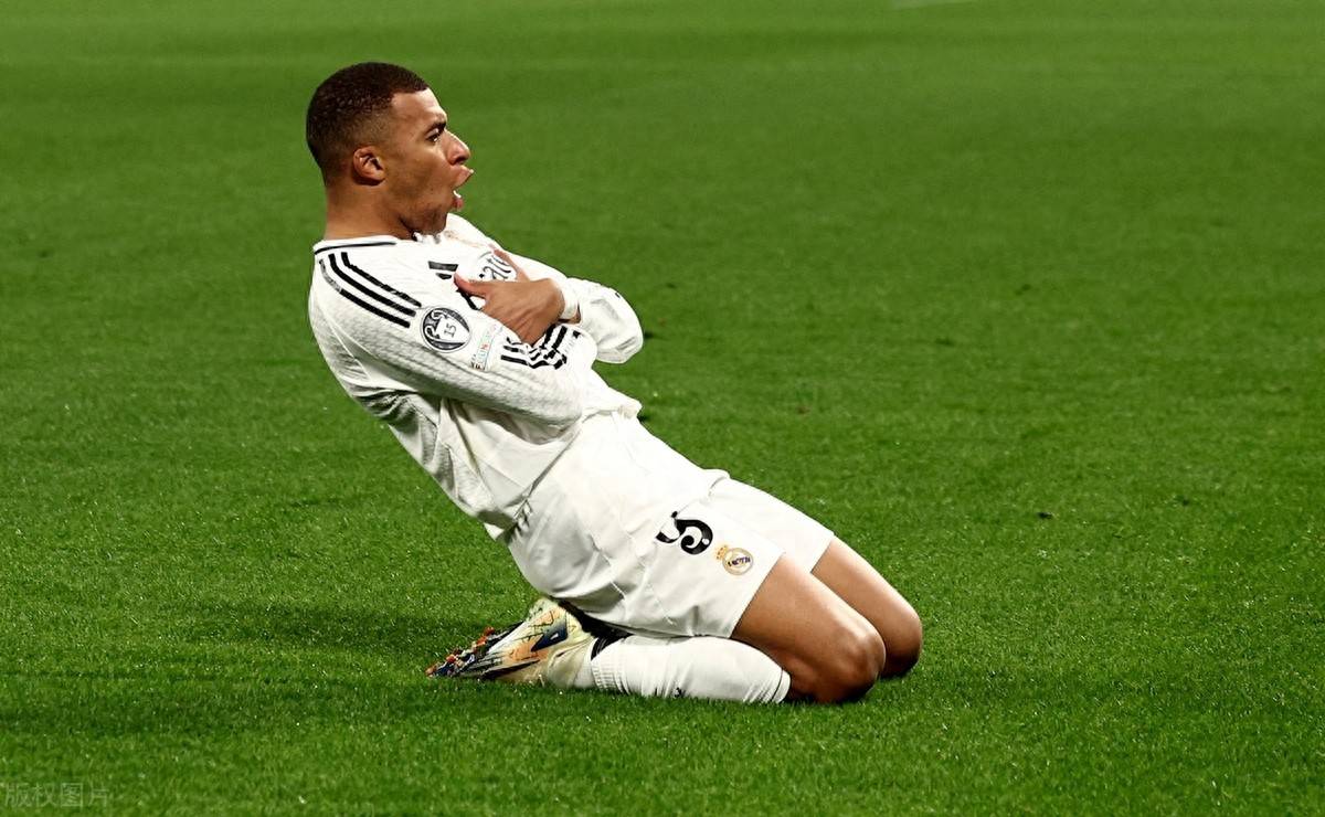 意外！C罗在最佳中东球员奖投票中仅排第2：3年0冠 第1不是本泽马（冷门！C罗中东最佳球员评选仅居第二：三年无冠，第一并非本泽马）