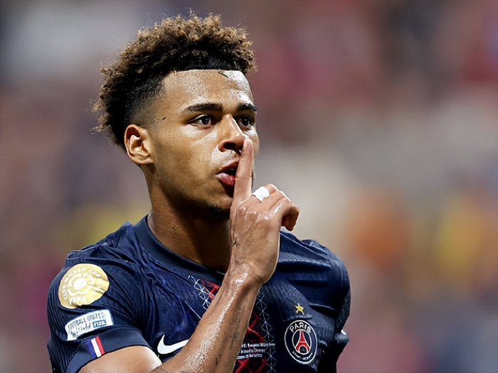 科莫利：很高兴尤文拥有斯帕莱蒂；意大利人非常热爱足球（科莫利：尤文拥有斯帕莱蒂令人欣喜，意大利人对足球充满热情）