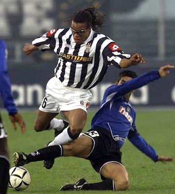 CBA-北京主场遭山西逆转 周琦曾凡博合力防守