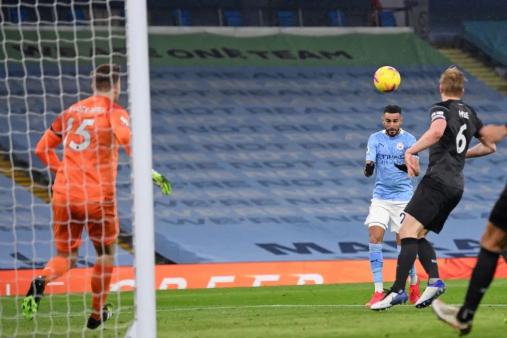 阿圭罗：拉什福德在巴萨表现出色，看起来非常适应球队（阿圭罗：拉什福德在巴萨状态上佳，已很好融入球队）