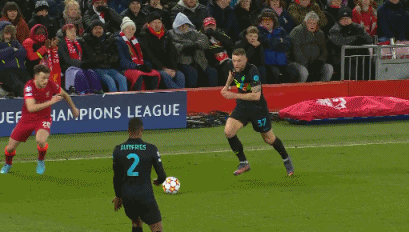 达成巴萨一线队百场里程碑，费尔明获赠纪念球衣（费尔明达成巴萨一线队第100场，获赠纪念球衣）