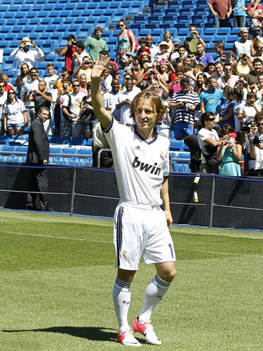 记者：申花携六外援出战广岛三箭，李可因伤未随队前往（记者：申花将以六外援阵容做客挑战广岛三箭，李可因伤缺席）