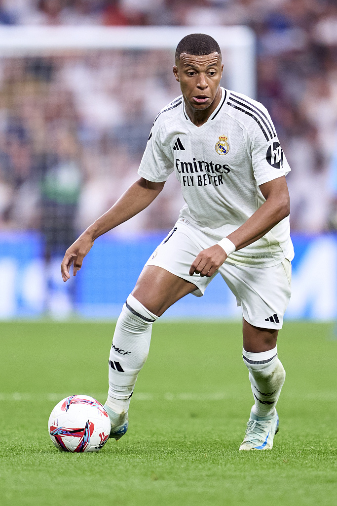 安东尼·戴维斯因手部手术缺阵数月，独行侠赛季前景堪忧