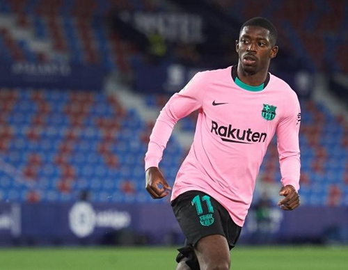 圣诞树入镜！杨瀚森更新社媒晒与奥登合影并配文：12月（杨瀚森社媒晒与奥登合照：圣诞树作背景，配文12月）