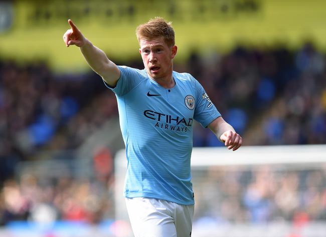 米兰跟队：米兰双雄探讨出售圣西罗冠名权，每年2000-3000万欧（随队消息：AC米兰与国米商议出售圣西罗冠名权，年收2000-3000万欧元）